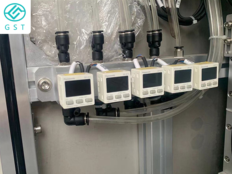 若何把稳面膜灌装封口机的安全卫生?